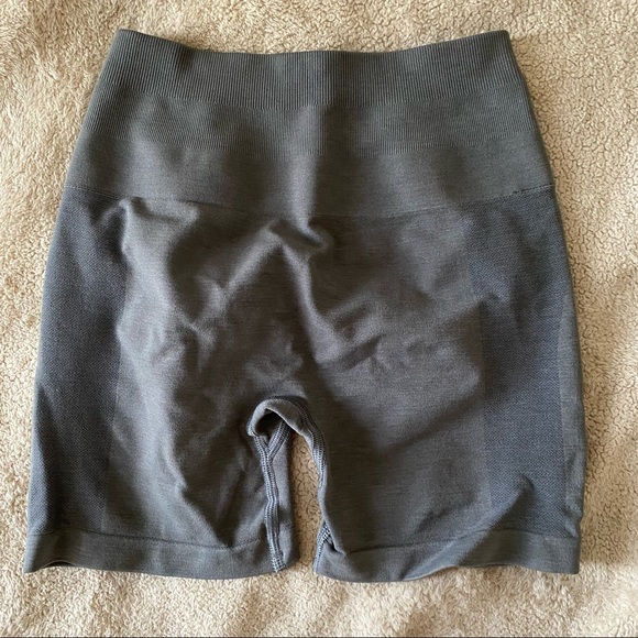 ALPHALETE - Titanium 4.5” Amplify Shorts - XS - Picture 2 of 4